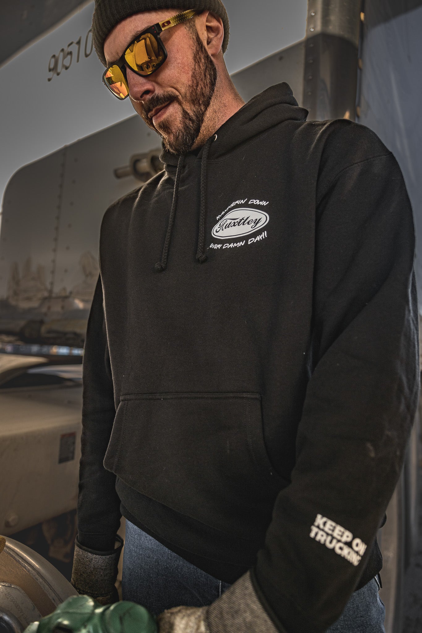 
                  
                    HX-717 Heavyweight Hoodie "Keep On Trucking"
                  
                