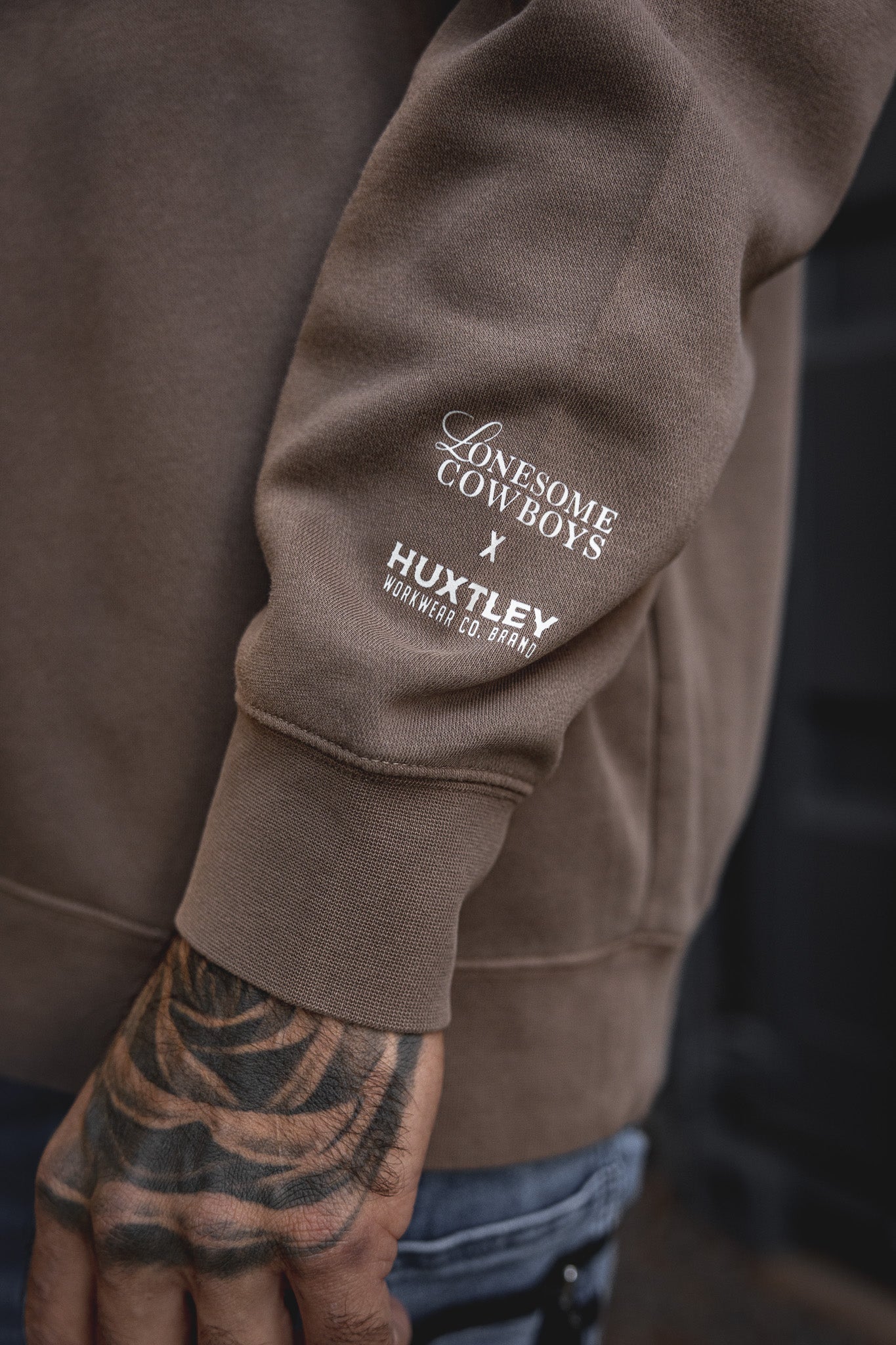 
                  
                    HX-593 "Built for the grind - Born for the wild" Crewneck
                  
                